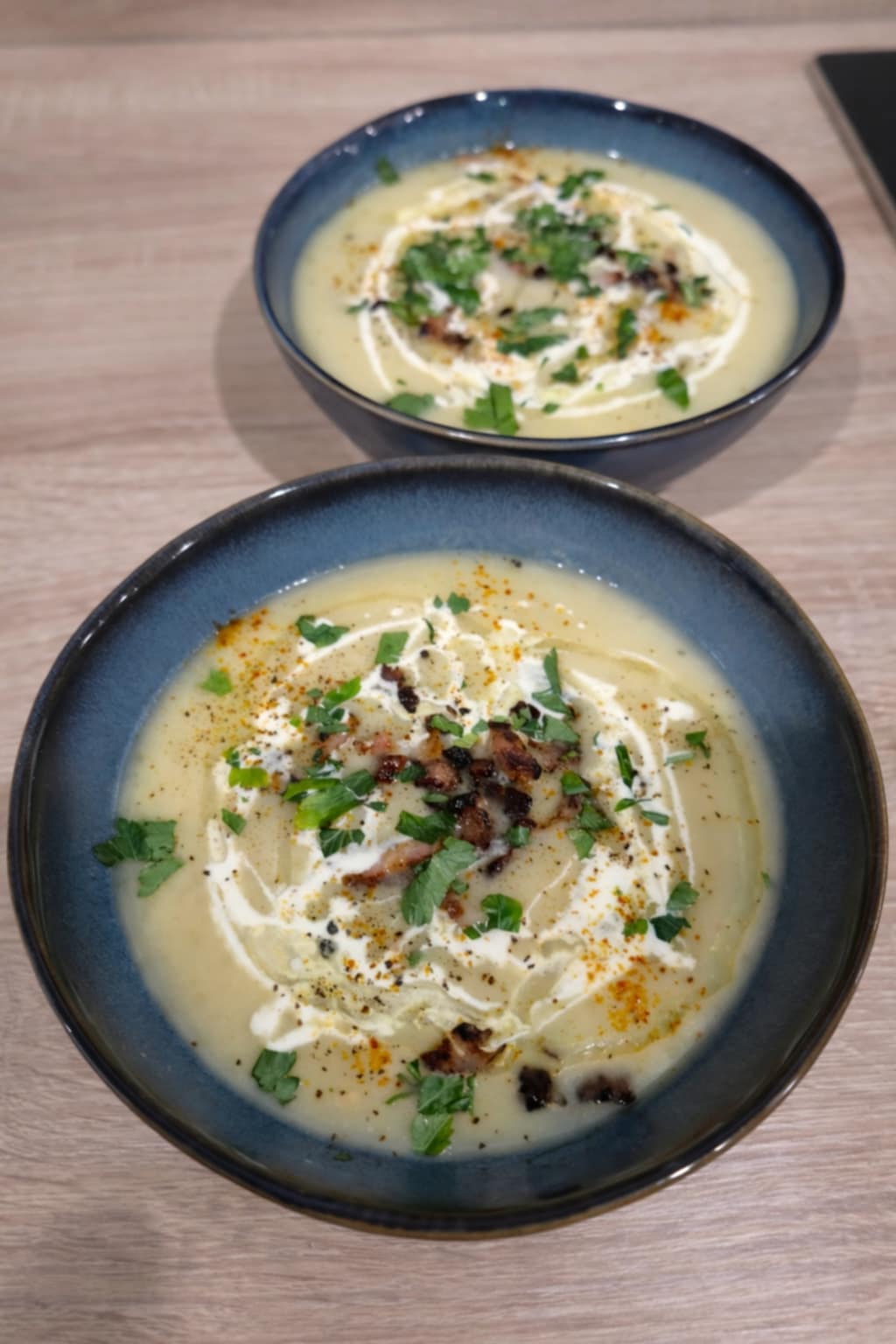 Velouté d'asperges et pommes de terre & lardons grillés