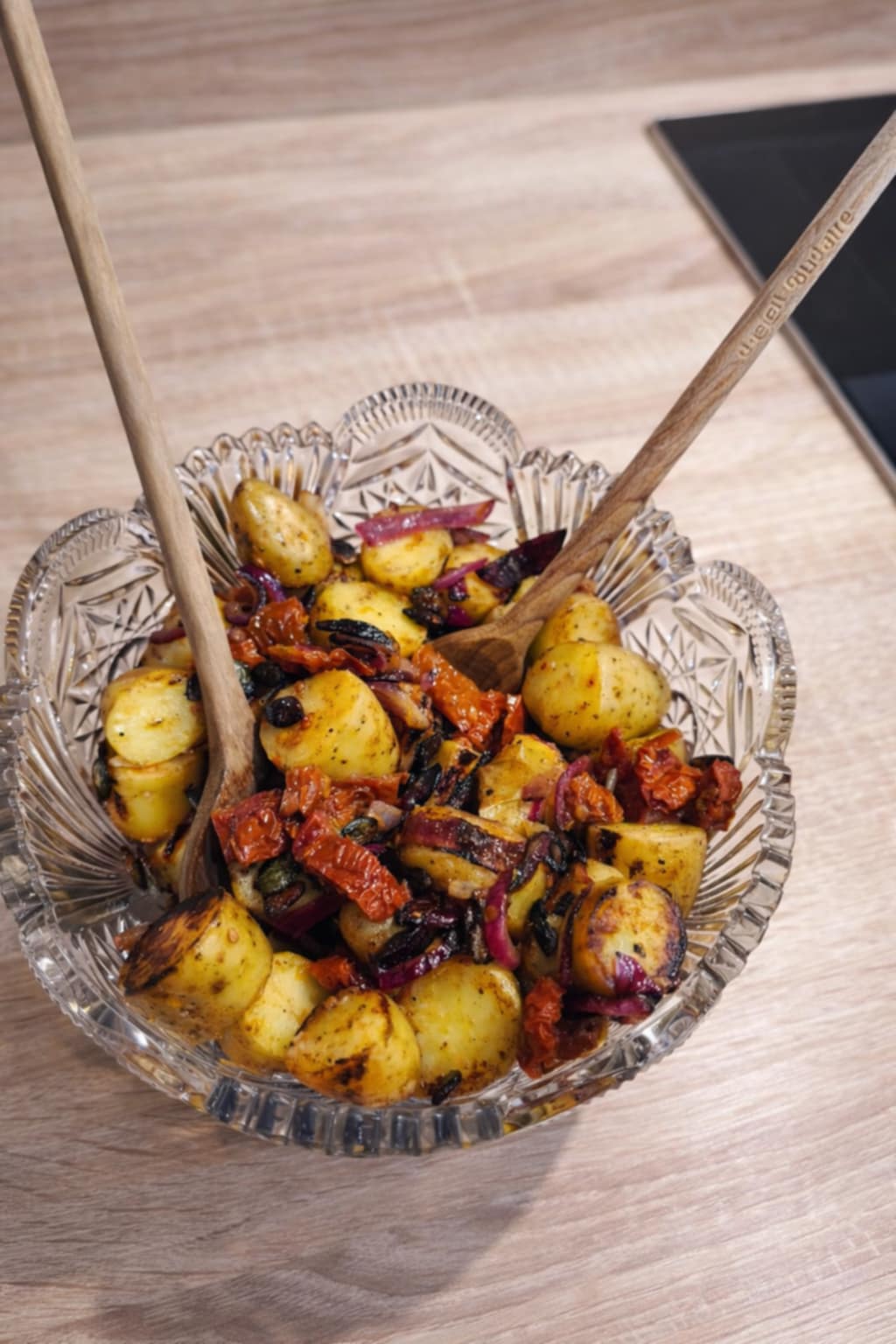 Salade de pommes de terre, orange et tomates séchées